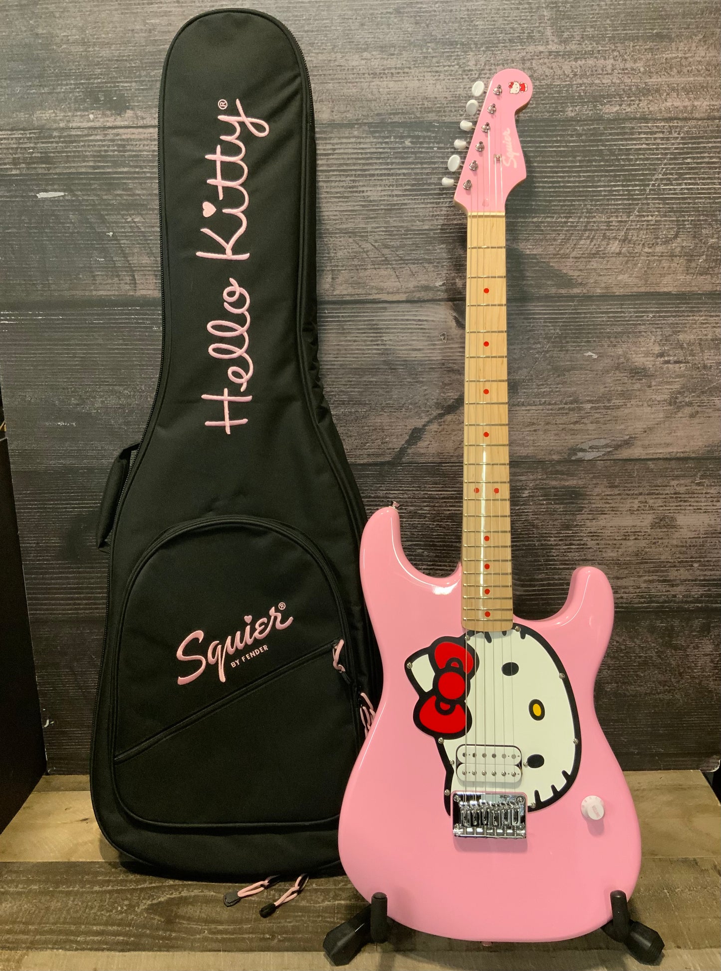 Squier Hello Kitty Stratocaster - Pink Finish