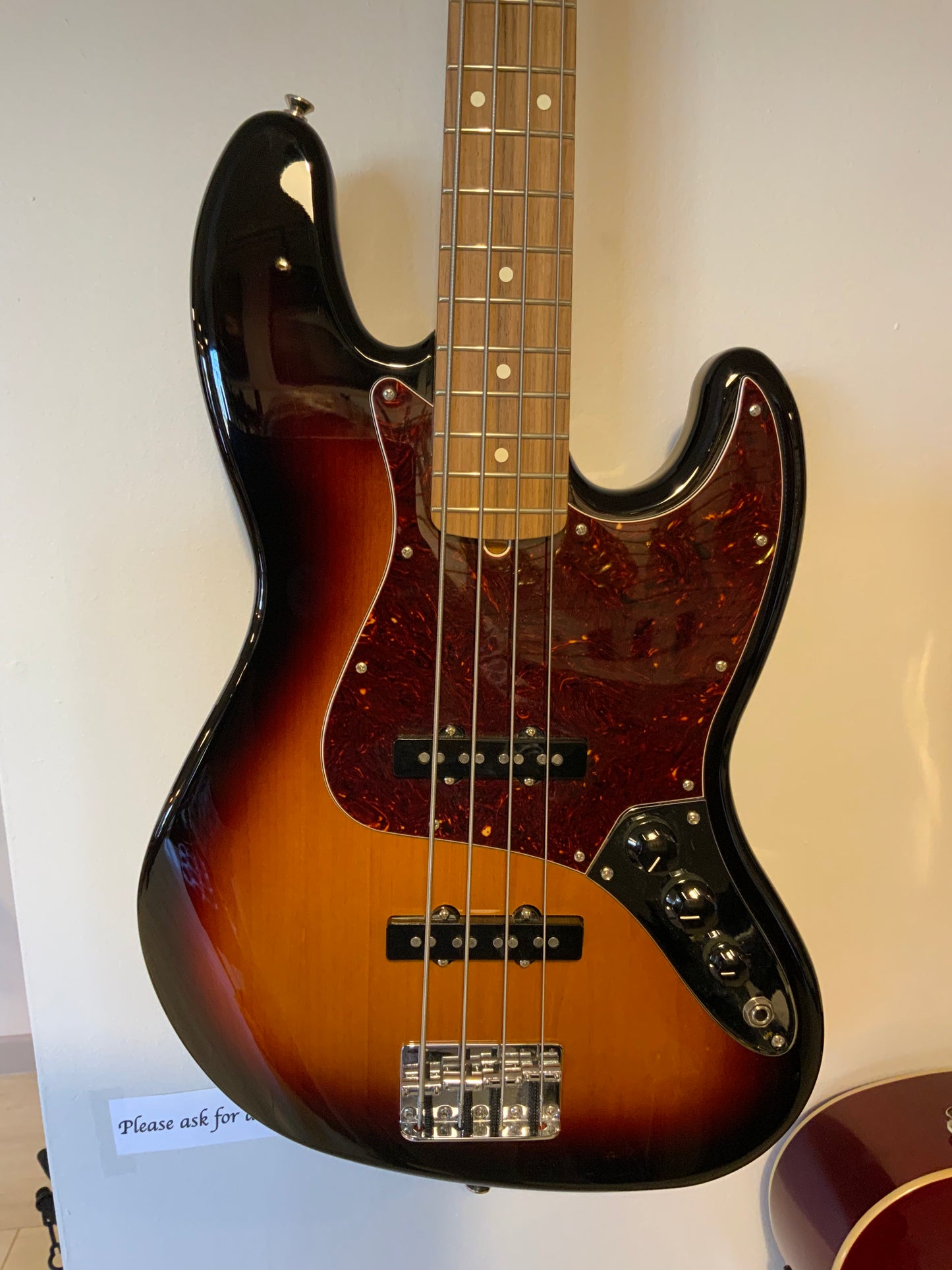 Fender Jazz Bass (used-near mint)