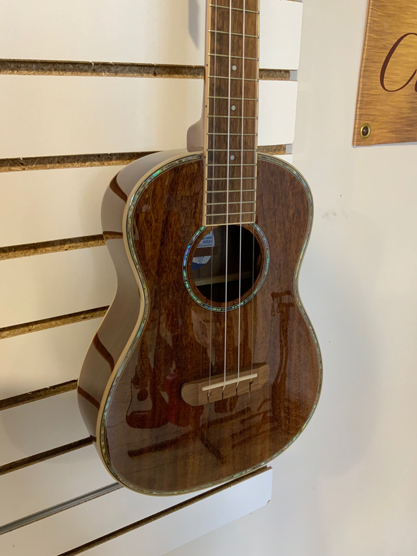 Fender Montecito Tenor Ukulele (used-near mint factory 2nd)
