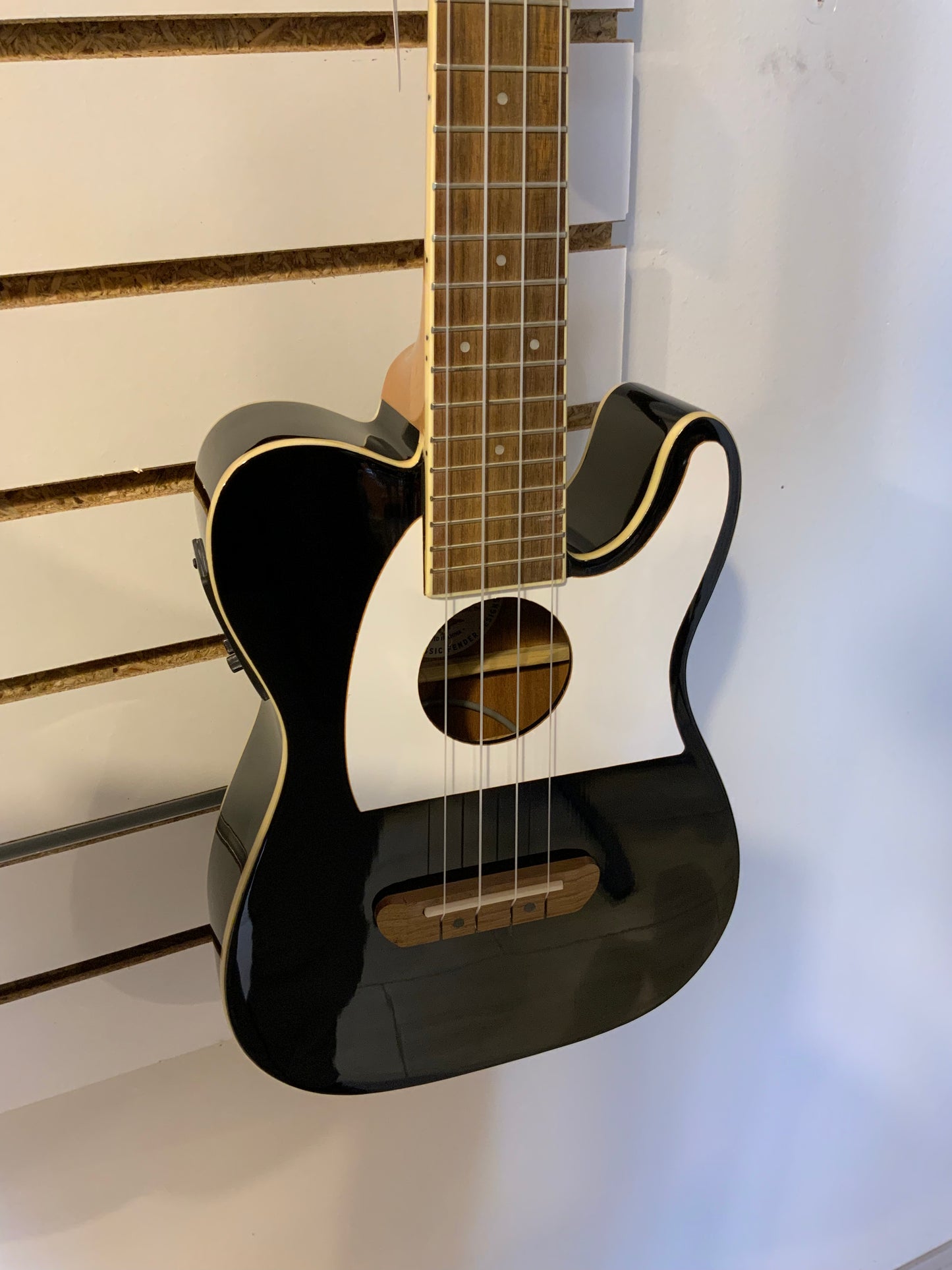 Fender Fullerton Tele Ukulele - Black (factory 2nd-finish flaw)