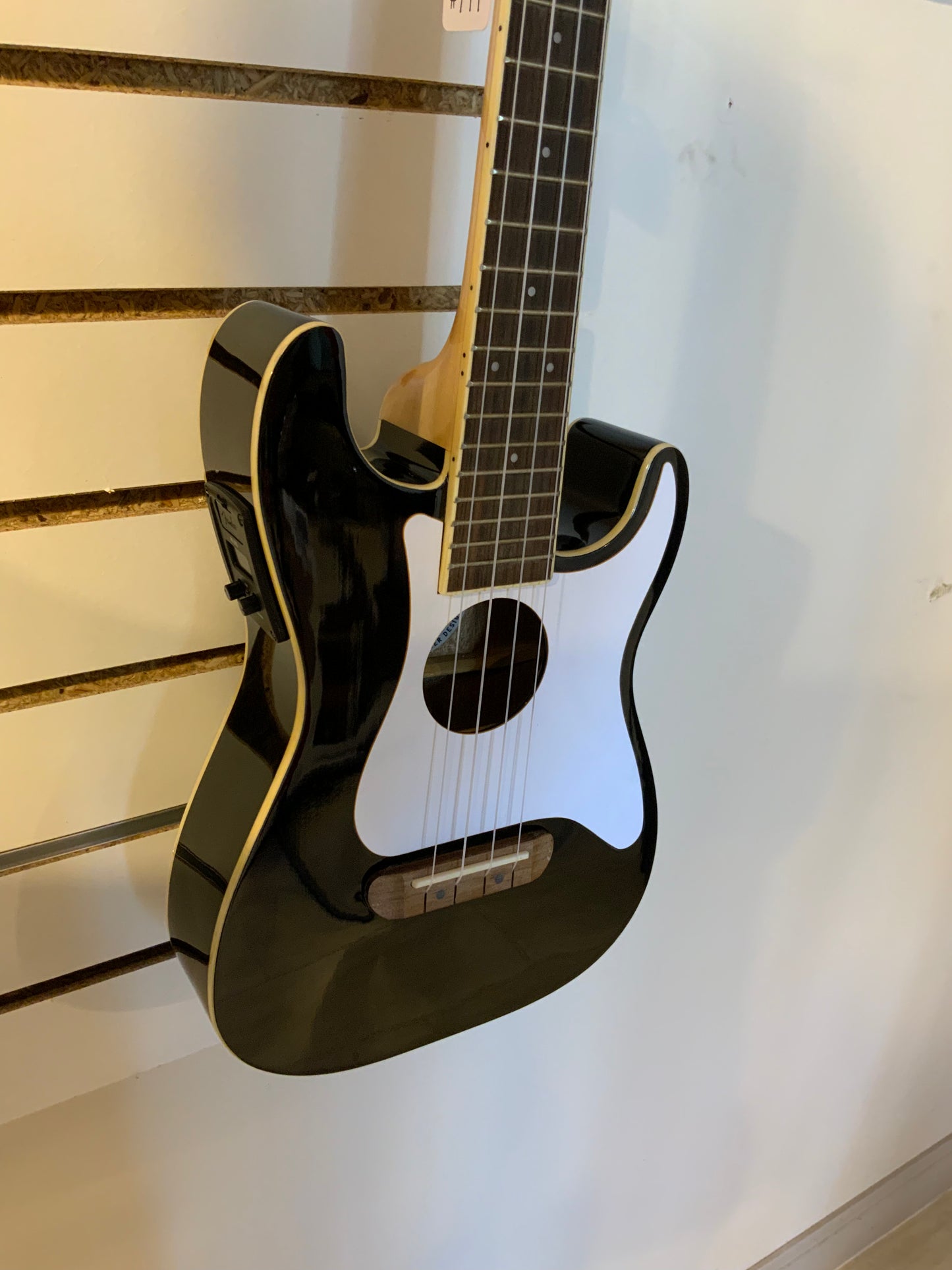 Fender Fullerton Stratocaster Ukulele - Black (used, near mint factory 2nd)