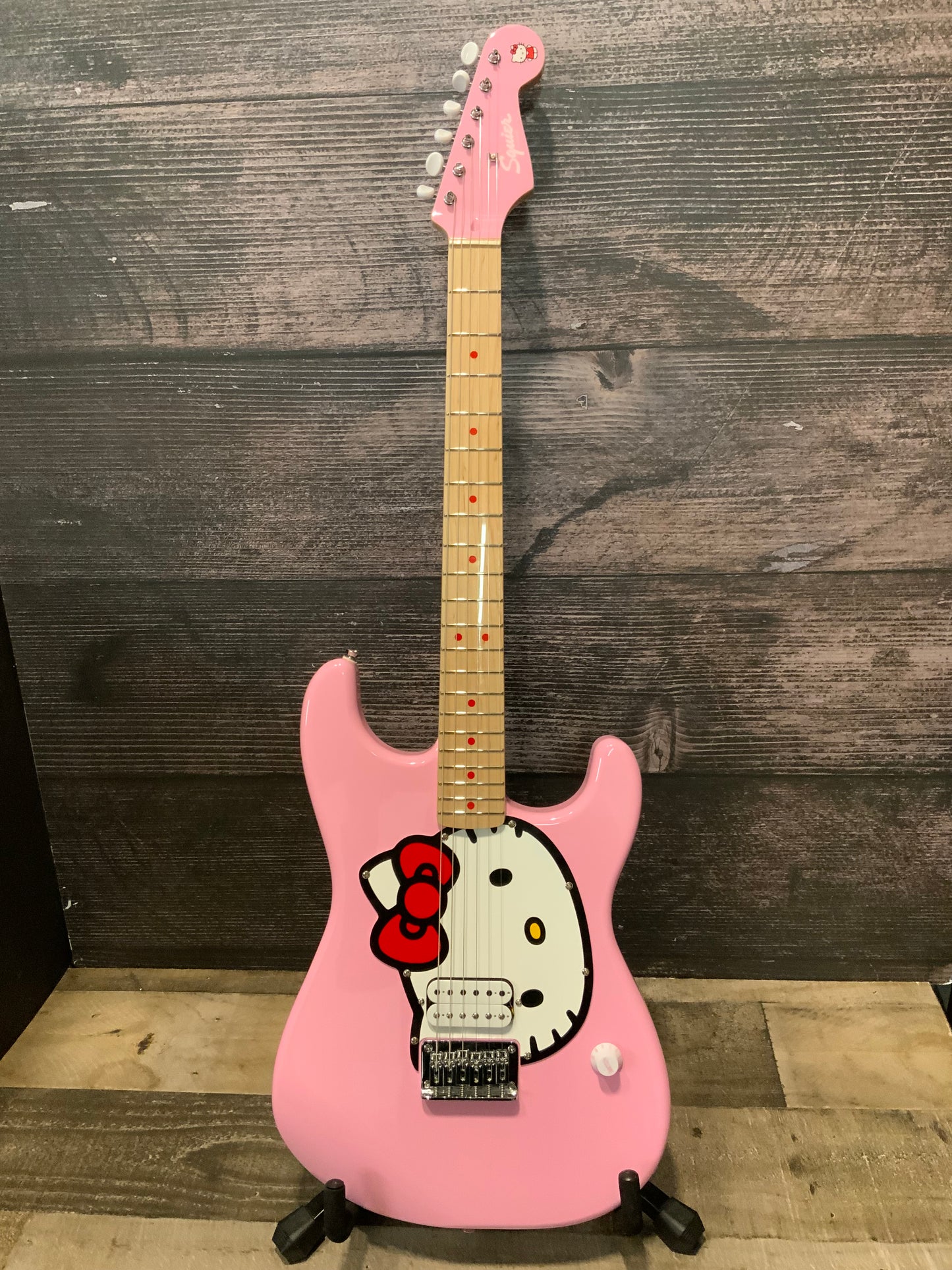 Squier Hello Kitty Stratocaster - Pink Finish