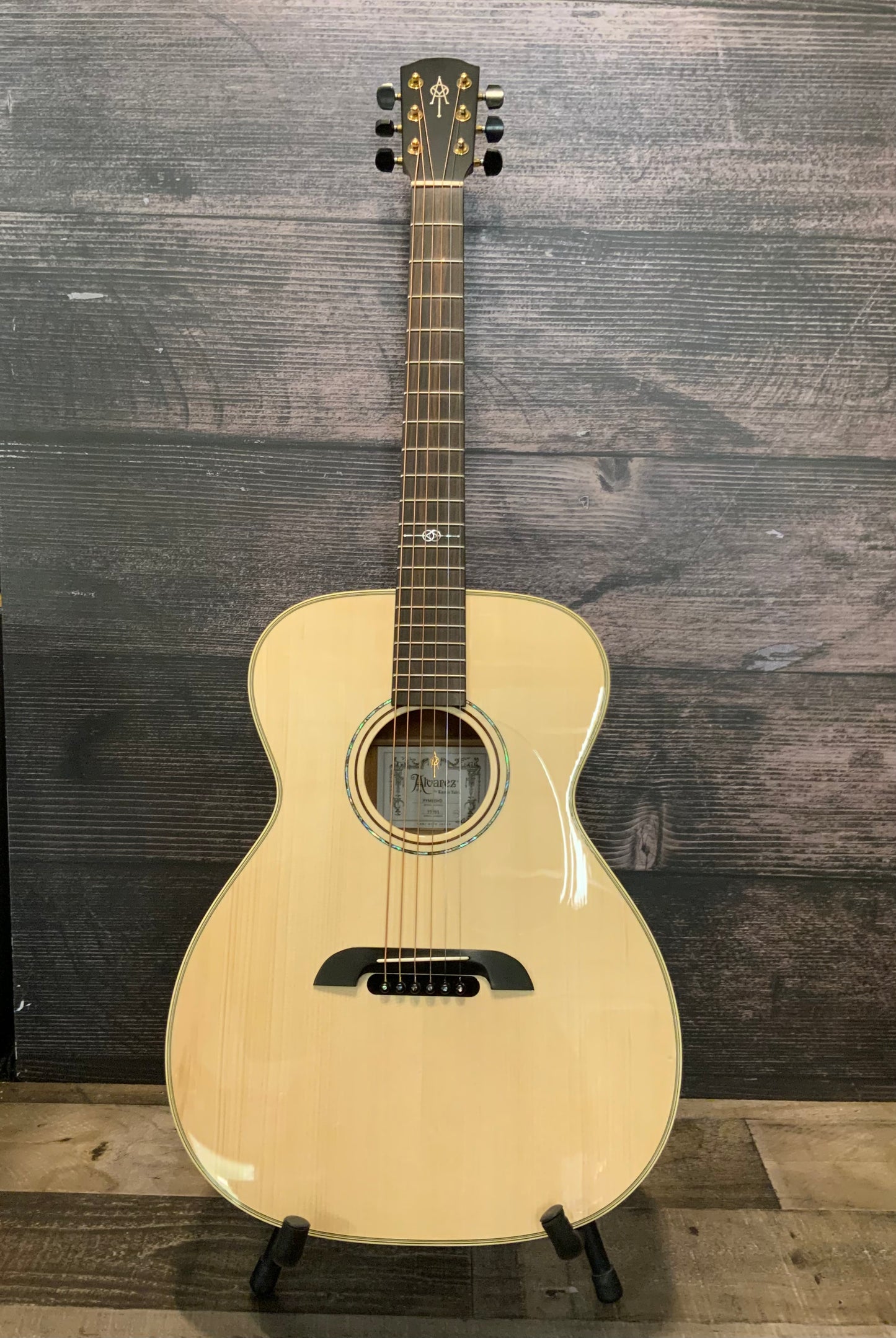 Alvarez Yairi FYM60HD Honduran Folk/OM Acoustic Guitar with case