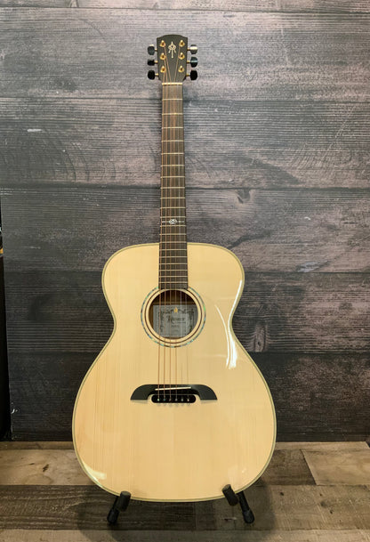 Alvarez Yairi FYM60HD Honduran Folk/OM Acoustic Guitar with case