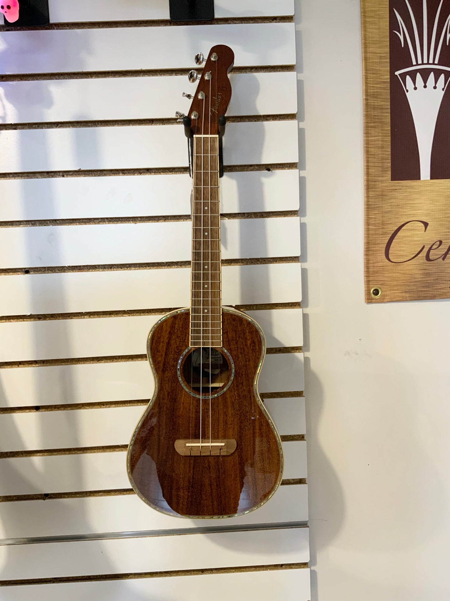 Fender Montecito Tenor Ukulele (used-near mint factory 2nd)