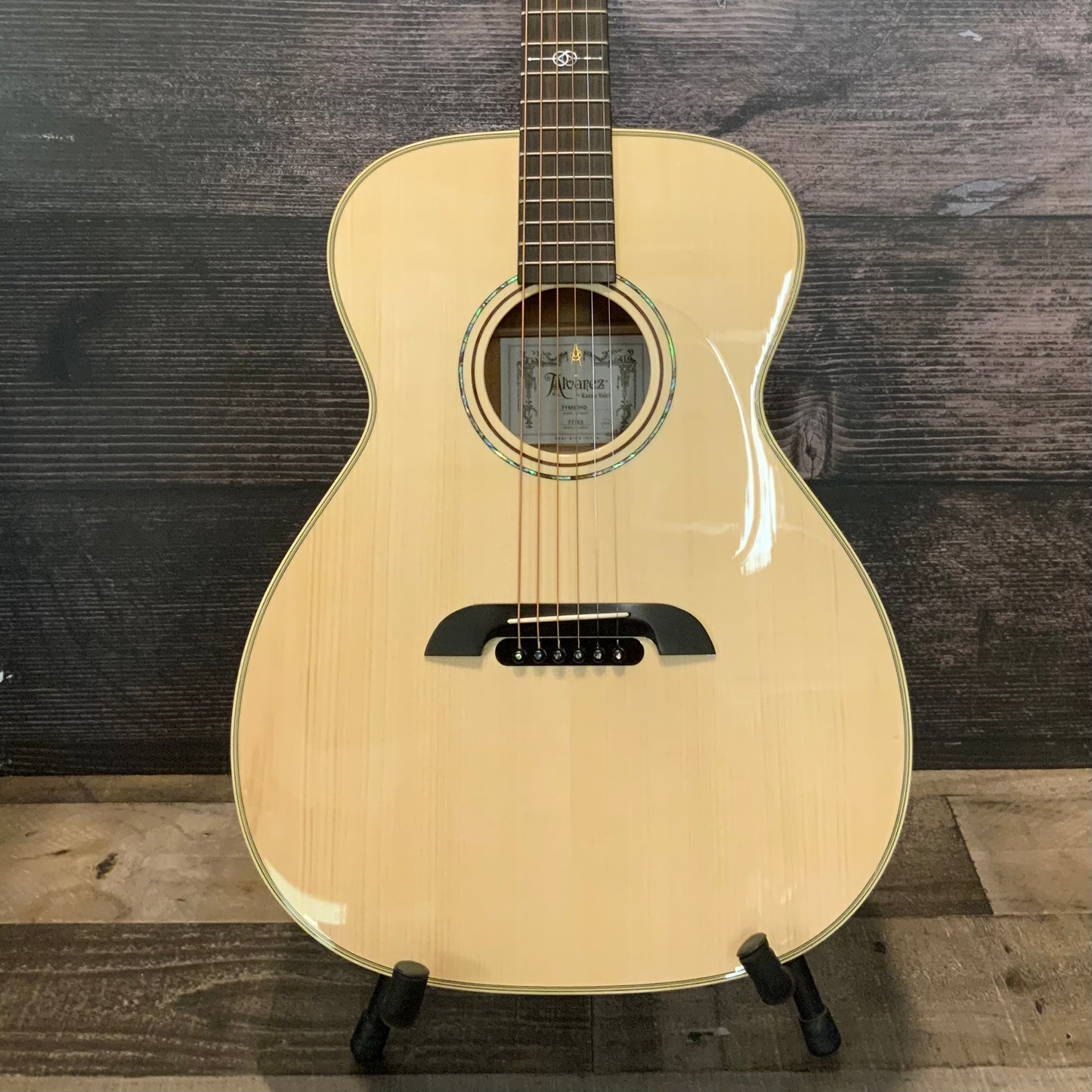 Alvarez Yairi FYM60HD Honduran Folk/OM Acoustic Guitar with case