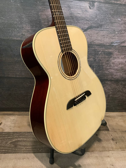 Alvarez Yairi FYM60HD Honduran Folk/OM Acoustic Guitar with case