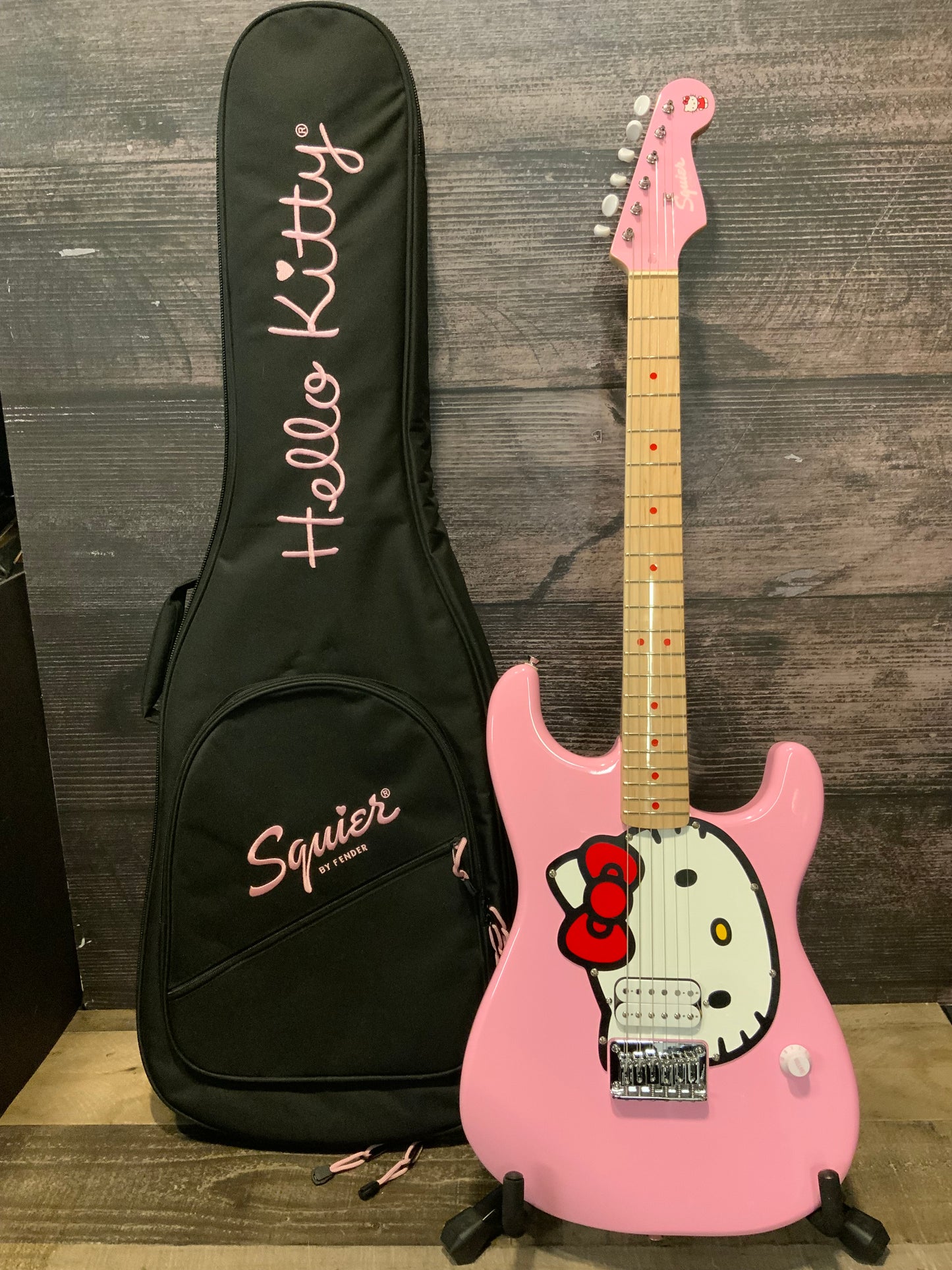 Squier Hello Kitty Stratocaster - Pink Finish