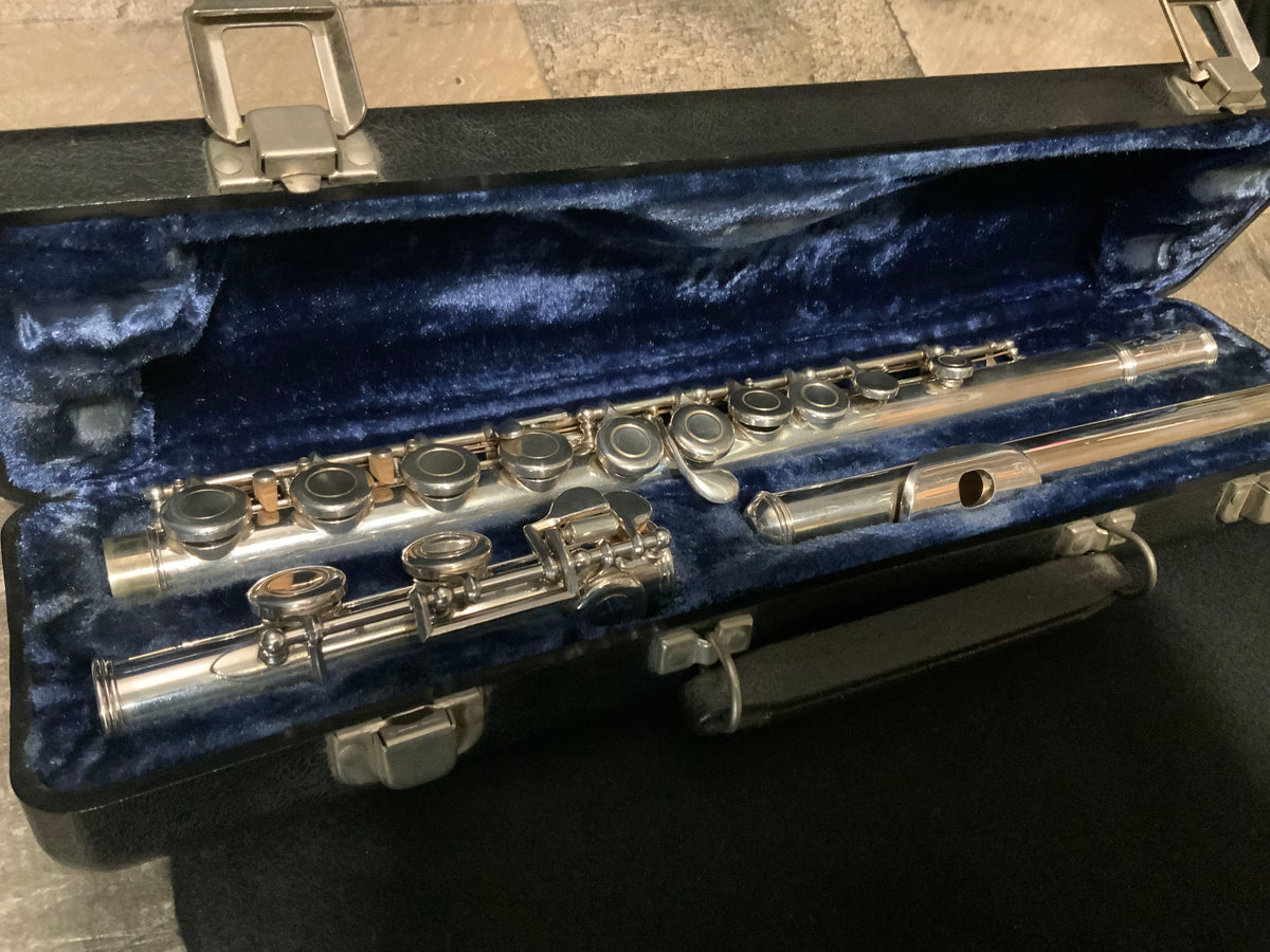 Armstrong 104 Student Model Flute (used, very good condition)