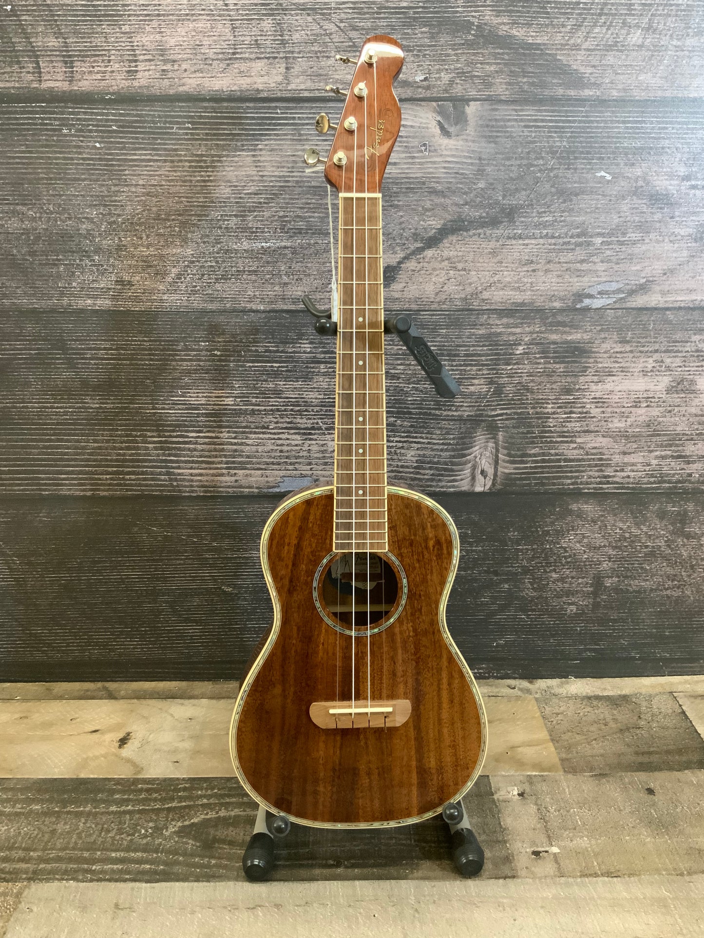 Fender Montecito Tenor Ukulele (used-near mint factory 2nd)