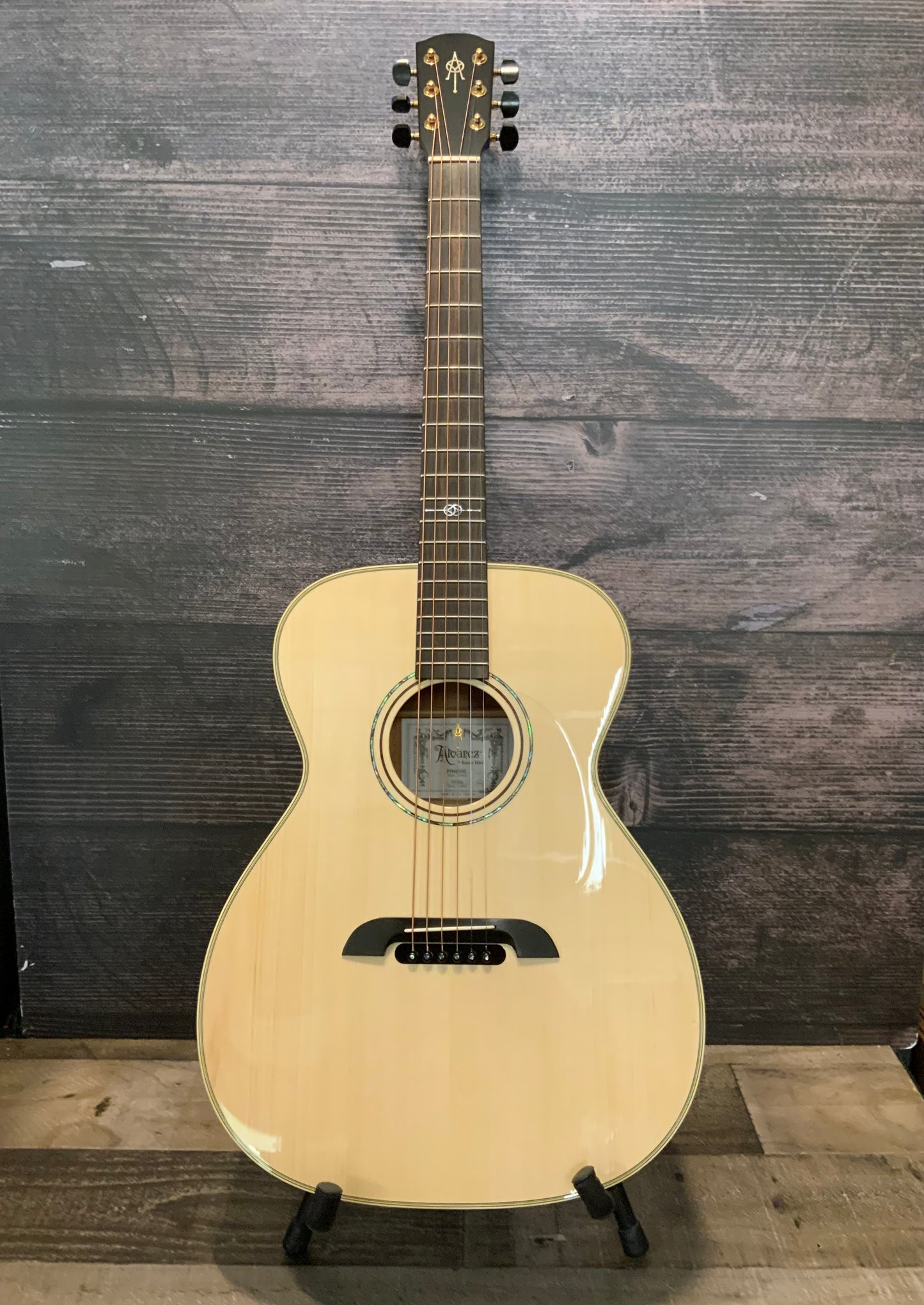 Alvarez Yairi FYM60HD Honduran Folk/OM Acoustic Guitar with case