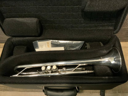 Blessing 1660 Silver Plated Bb Trumpet (used, near mint excellent condition)