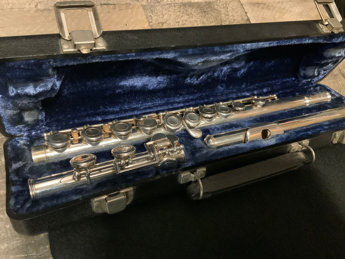Armstrong 104 Student Model Flute (used, very good condition)