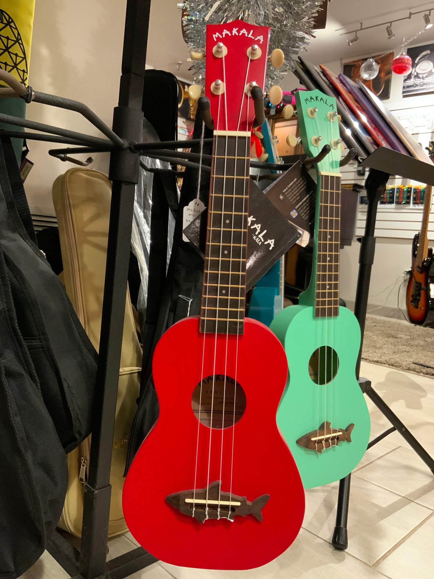 Makala soprano ‘Shark’ ukulele, RED