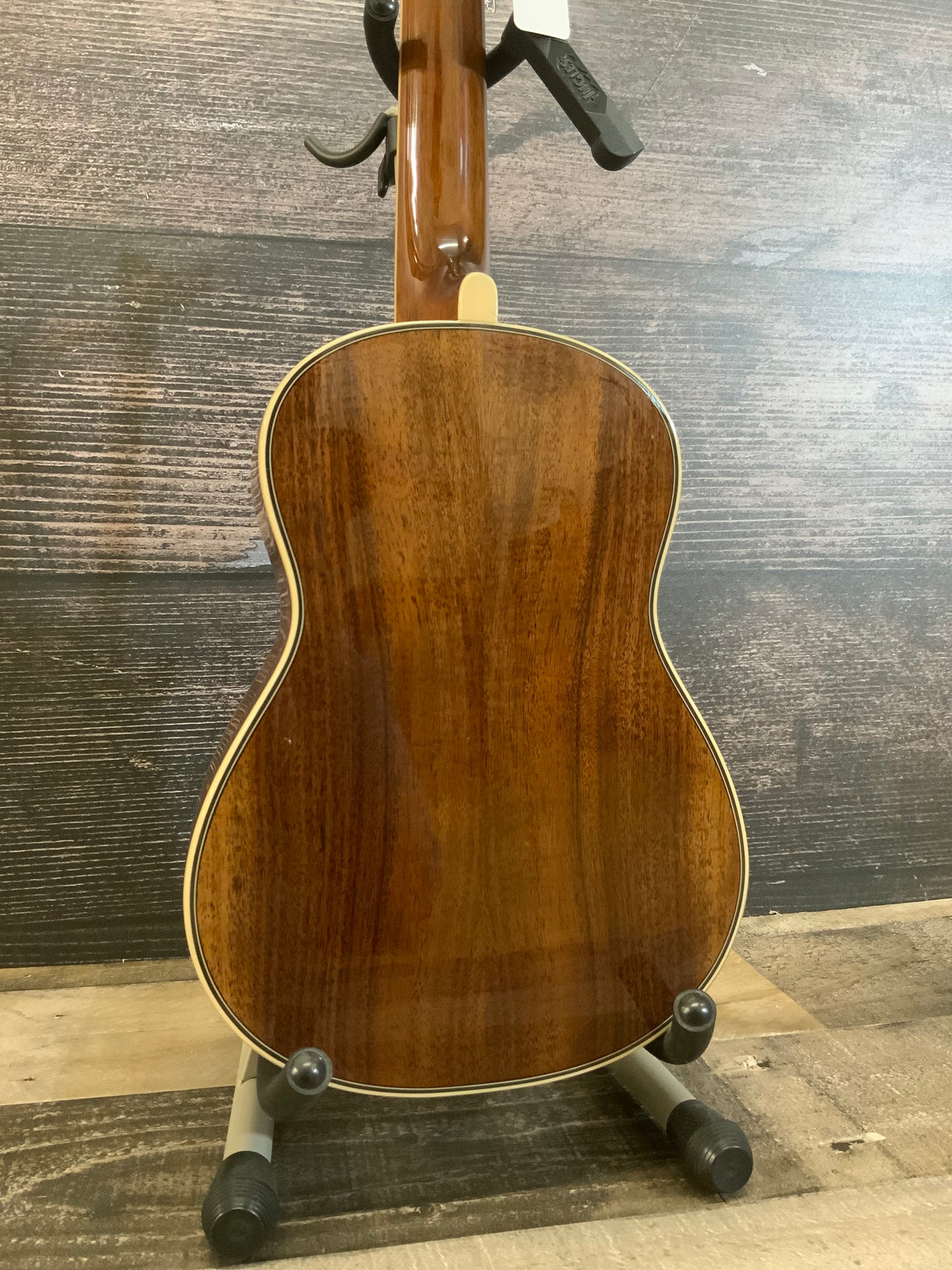 Fender Montecito Tenor Ukulele (used-near mint factory 2nd)