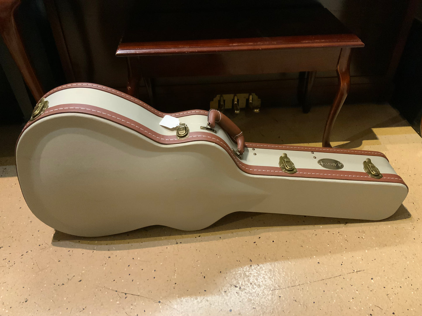 Alvarez Yairi FYM60HD Honduran Folk/OM Acoustic Guitar with case