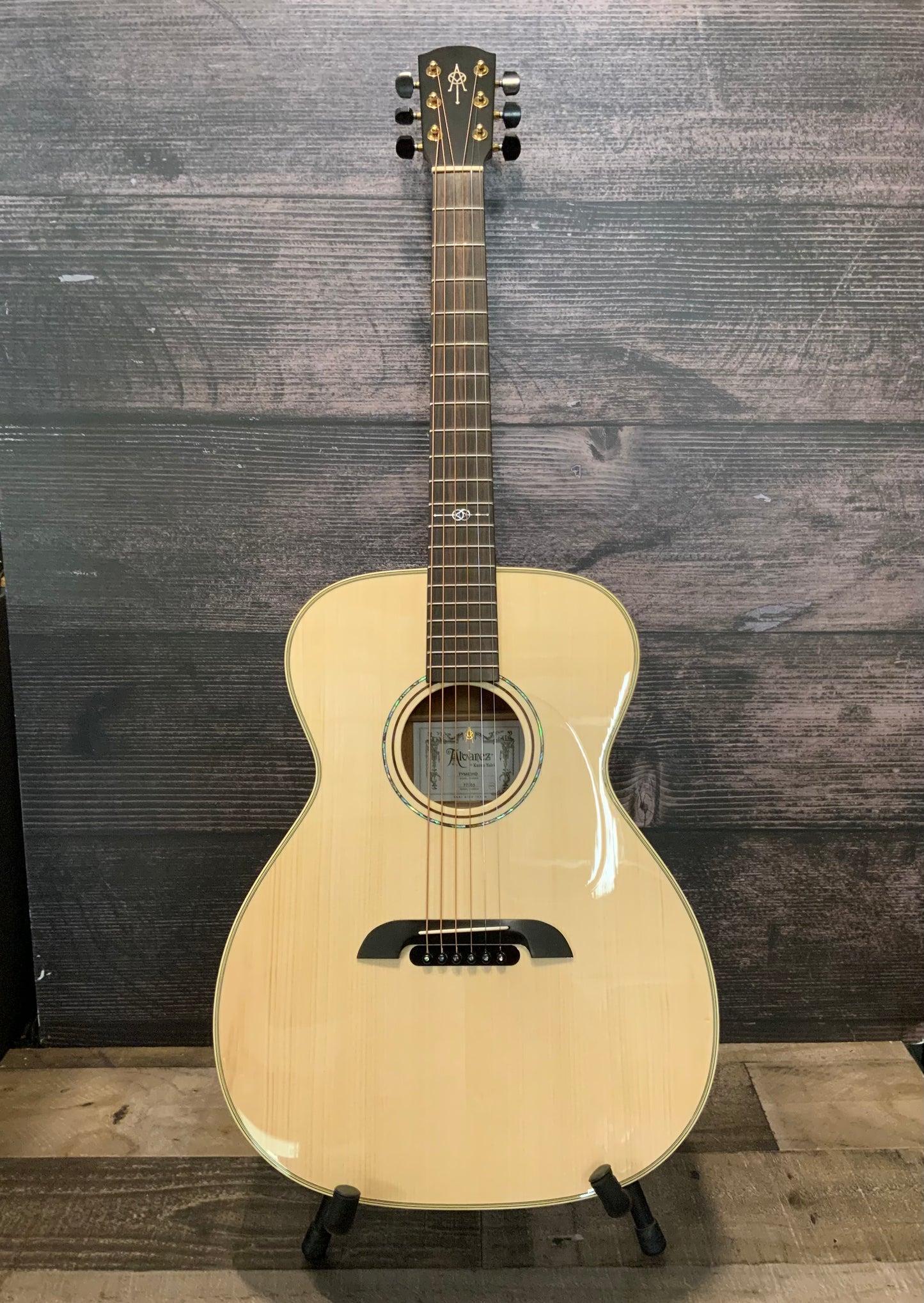 Alvarez Yairi FYM60HD Honduran Folk/OM Acoustic Guitar with case