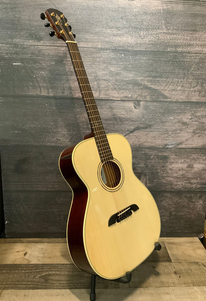 Alvarez Yairi FYM60HD Honduran Folk/OM Acoustic Guitar with case