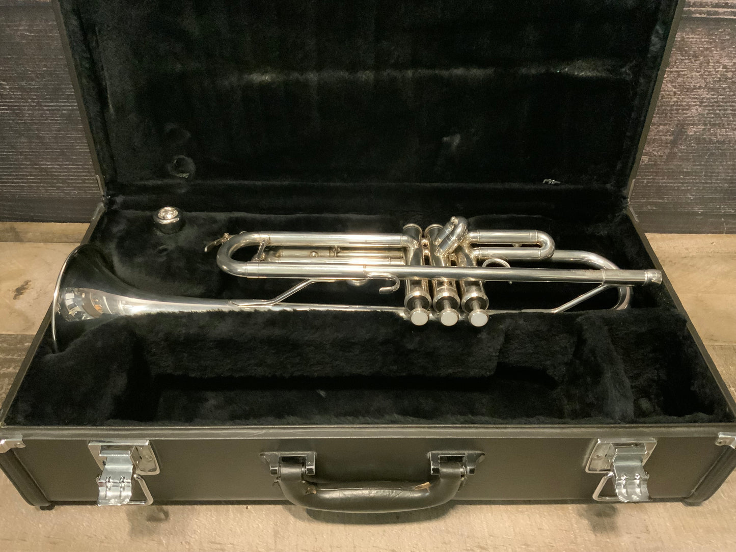 Yamaha YTR2335 Silver Plated Trumpet (used, good condition)