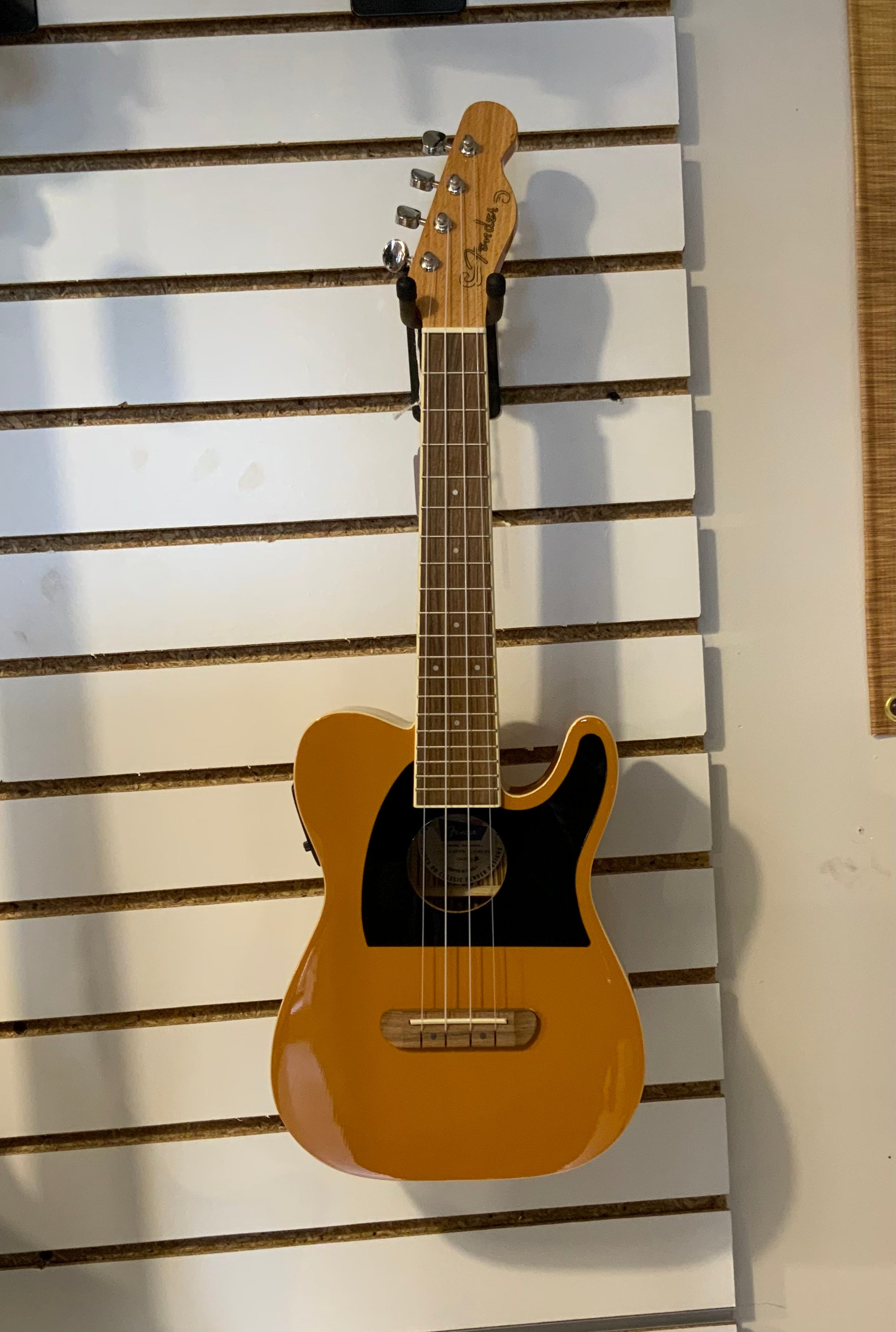 Fender Fullerton Tele Ukulele Butterscotch Blonde used near