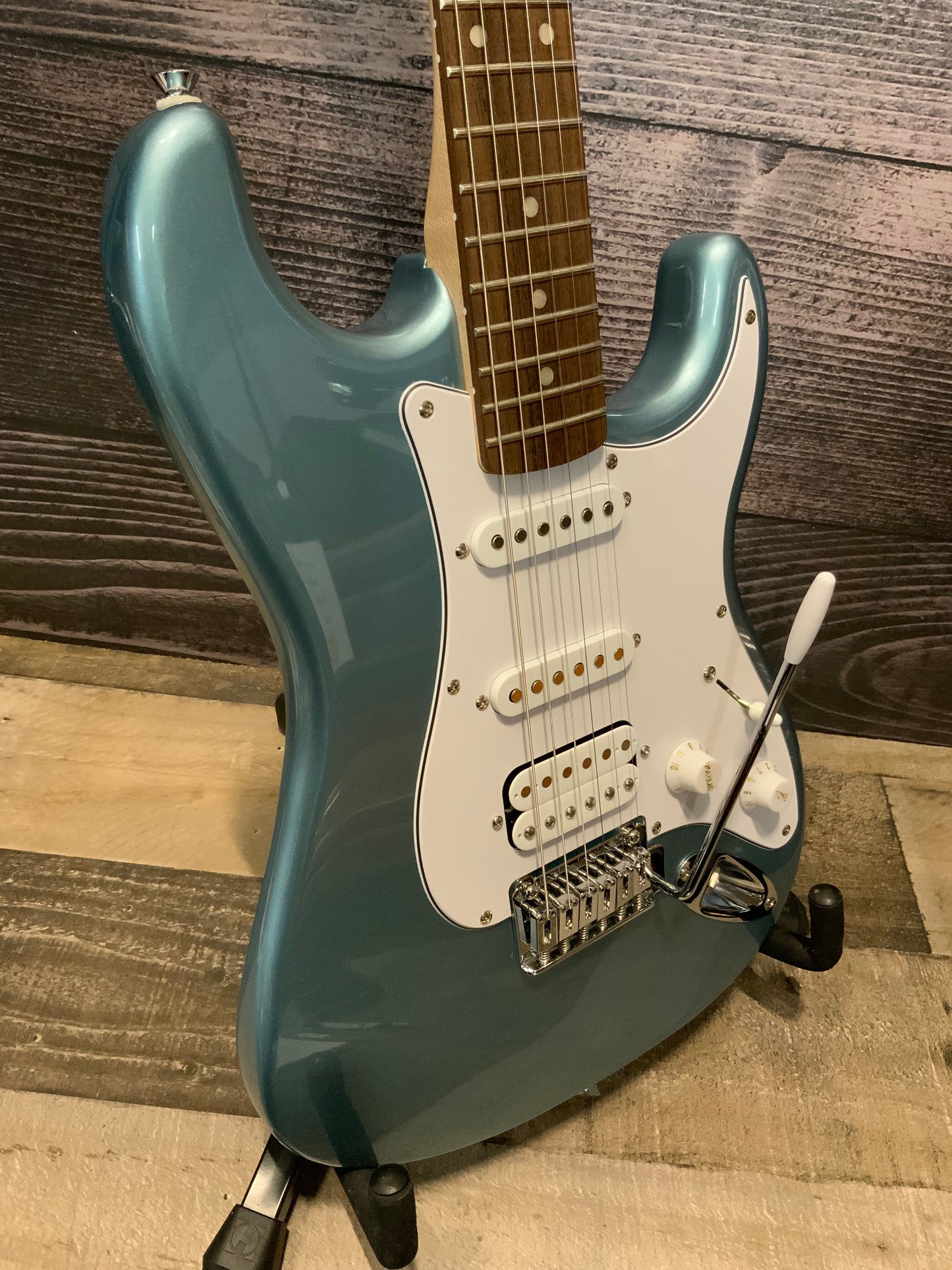 Squier Affinity Series Stratocaster Junior HSS - Ice Blue Metallic