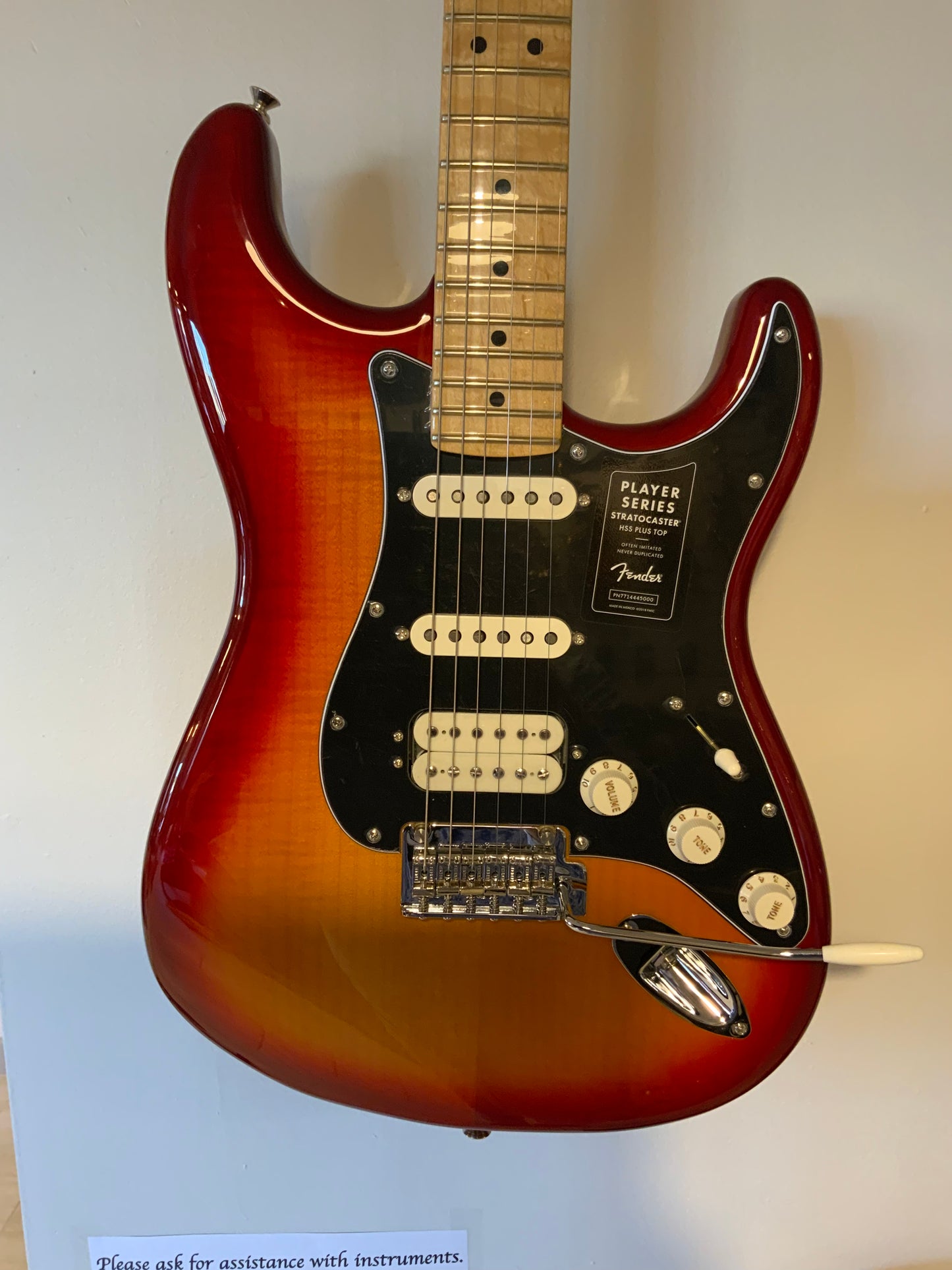 Fender Player Stratocaster HSS Plus Top Aged Cherry Burst (used-near mint factory 2nd)