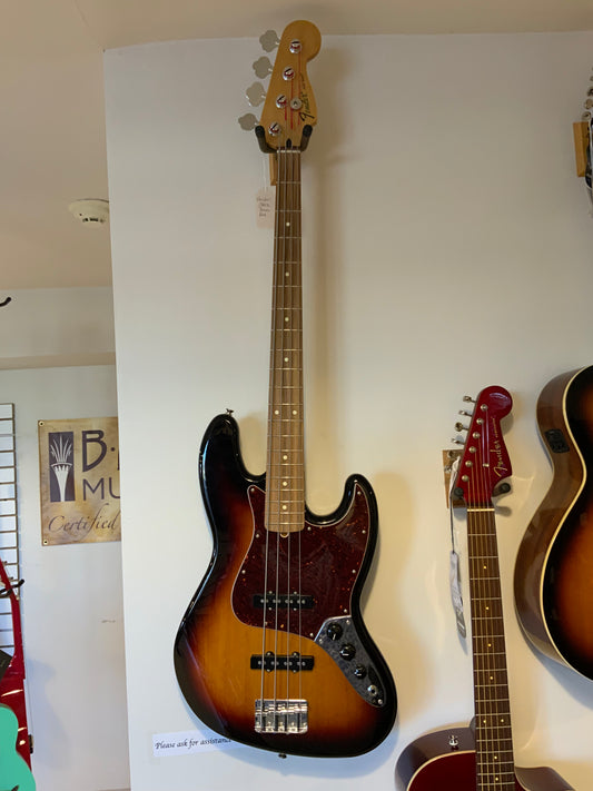 Fender Jazz Bass (used-near mint)
