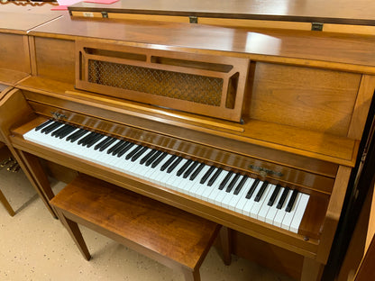 Yamaha M304 Walnut Upright Piano