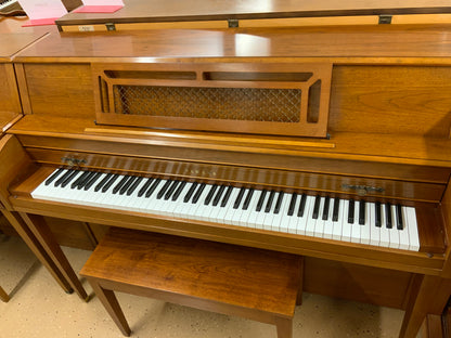 Yamaha M304 Walnut Upright Piano