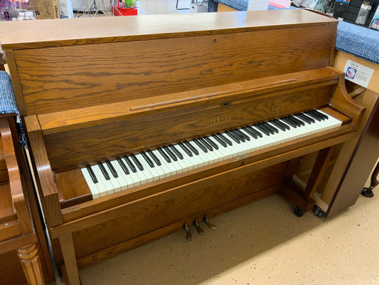 Yamaha P202 Oak Upright Piano - 1972